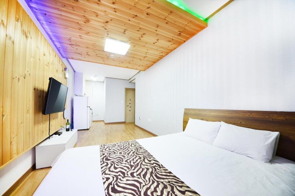 Donghae Red Roof Pension Basic Room, 1 Bedroom (202) 3
