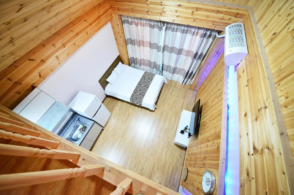 Donghae Red Roof Pension Basic Room, 1 Bedroom (303) 3