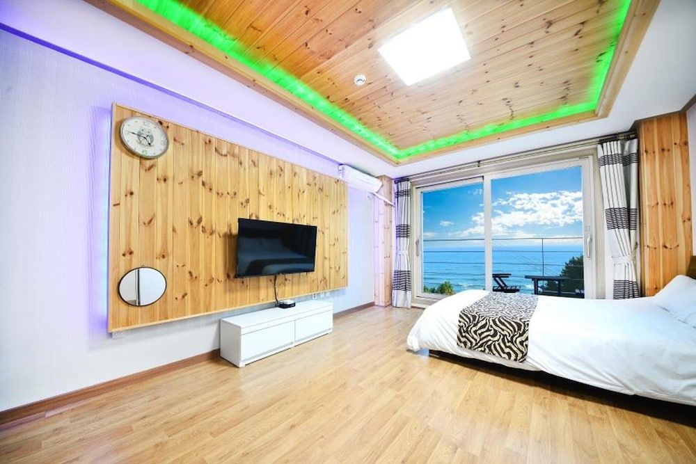 Donghae Red Roof Pension Basic Room, 1 Bedroom (203) 3