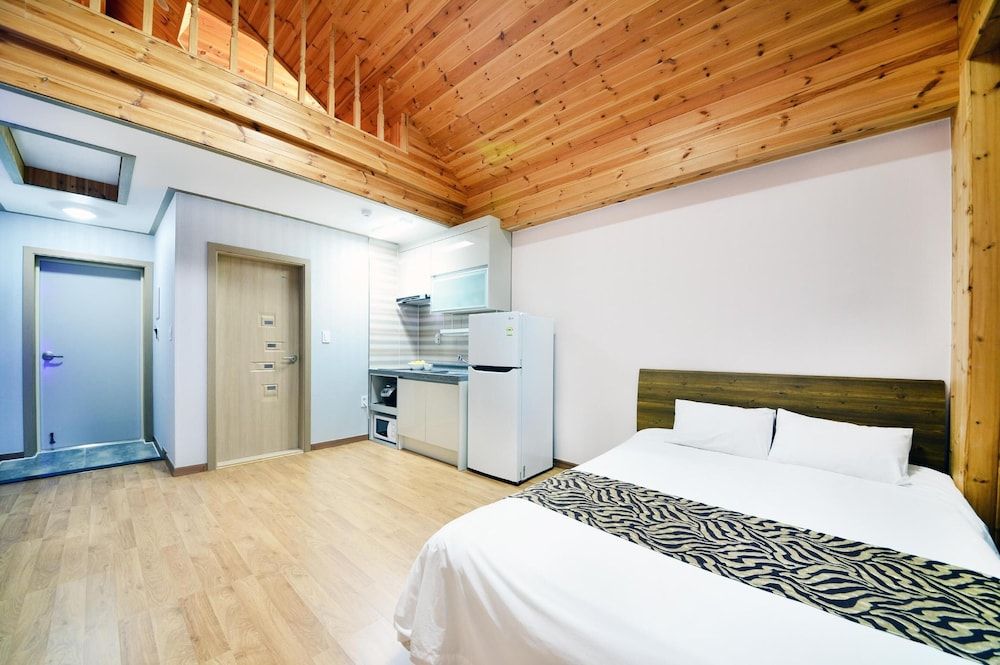 Donghae Red Roof Pension Basic Room, 1 Bedroom (303)