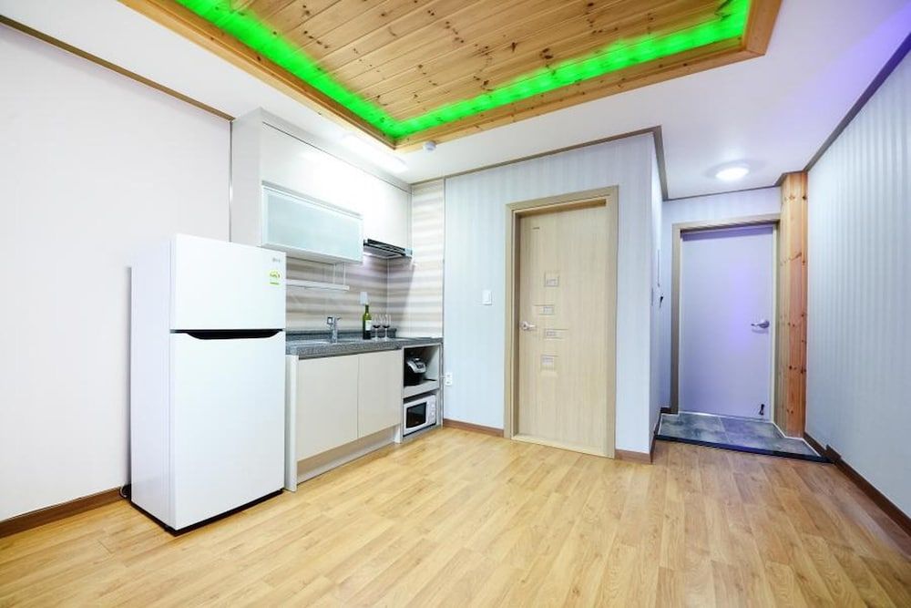 Donghae Red Roof Pension Basic Room, 1 Bedroom (203) 8