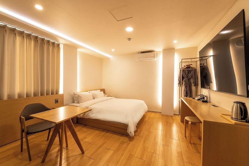 H Avenue Chuncheon Standard Double Room 3