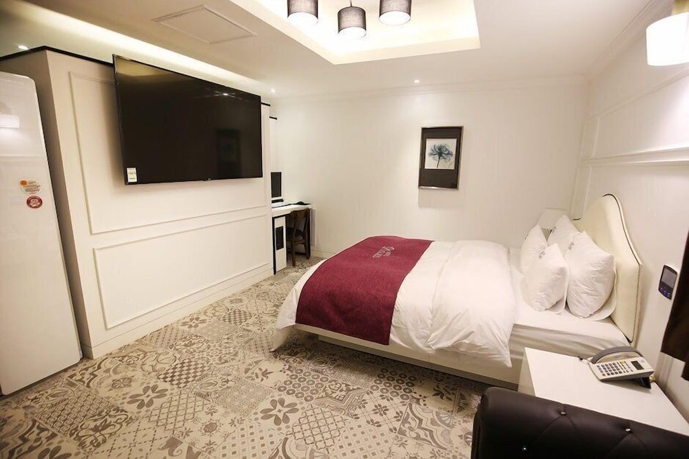 Hotel Class Superior Suite 2