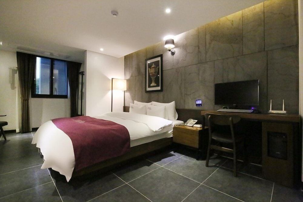 Hotel Class Deluxe Room 4