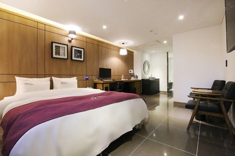 Hotel Class Deluxe Room 5