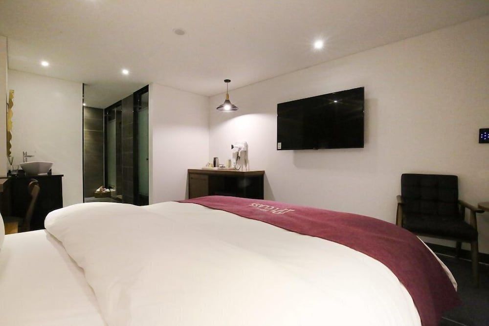 Hotel Class Deluxe Room 6