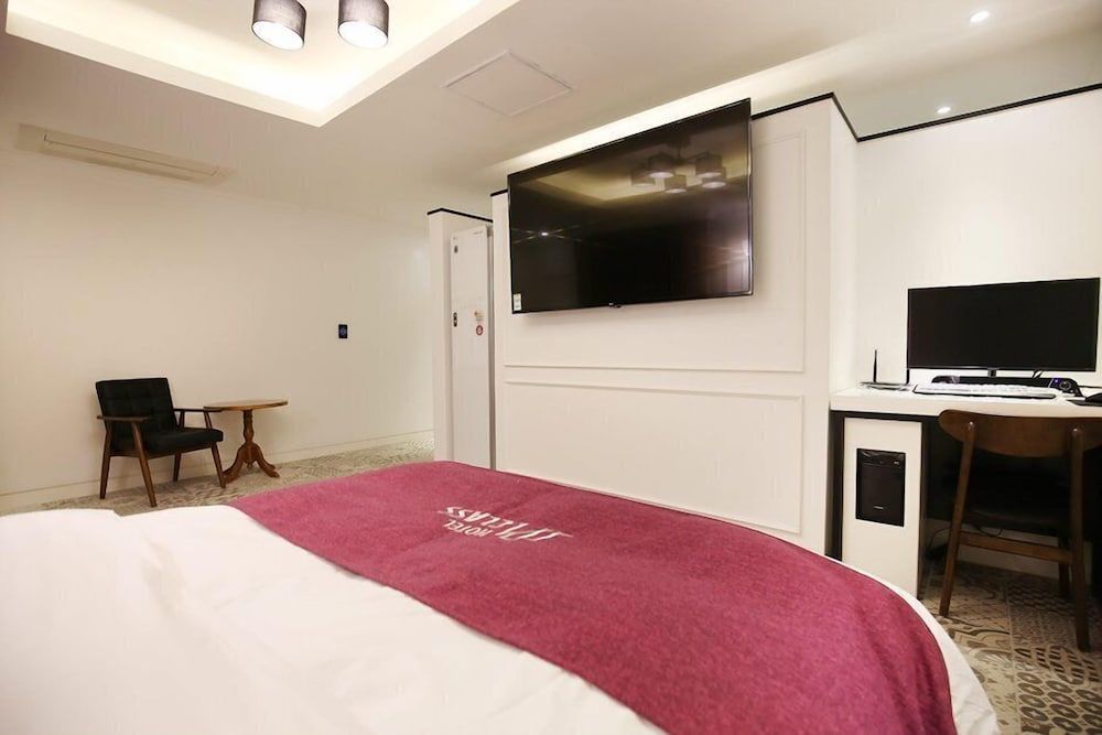 Hotel Class Superior Suite 10