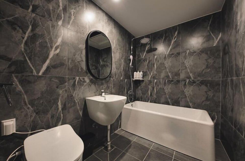 Arden Hotel Standard Double Room 6