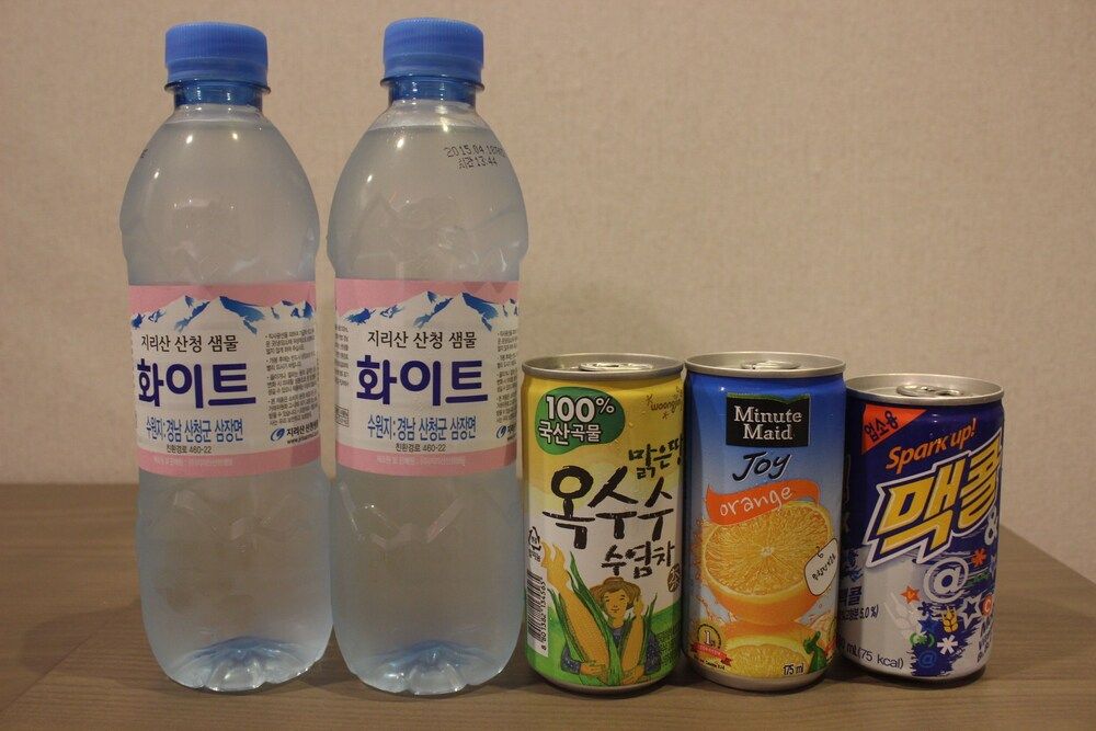 IM Hotel Deluxe Room 5