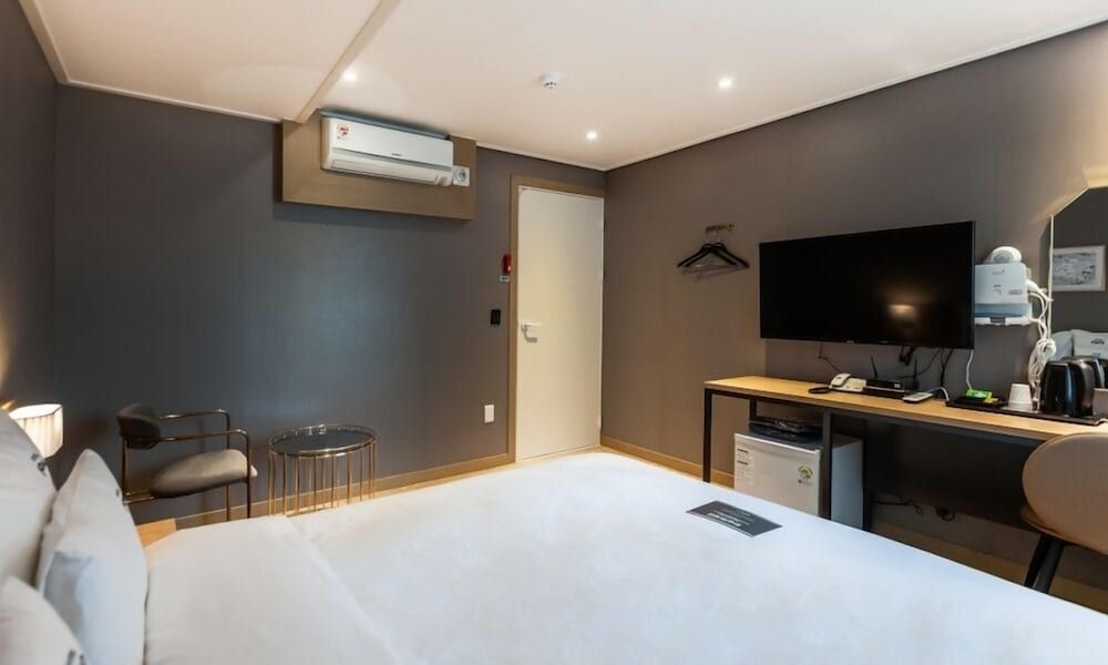 YAJA Hotel Tongyeong Ferry Terminal Branch Premium Room, Partial Ocean View 5