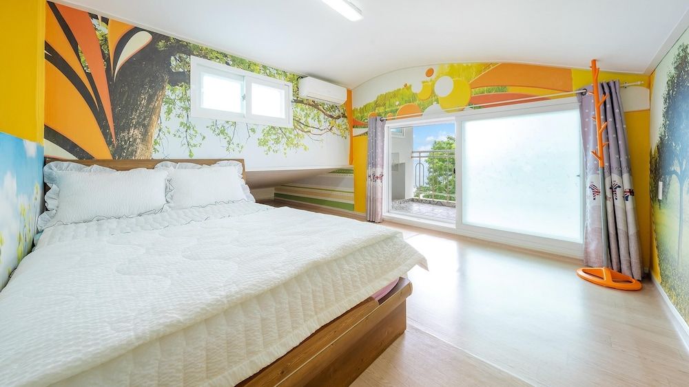 Tongyoung Blue House Spa Pension Basic Room, 1 Bedroom (B-Noel)