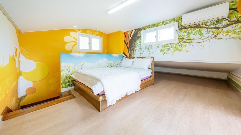 Tongyoung Blue House Spa Pension Basic Room, 1 Bedroom (B-Noel) 2