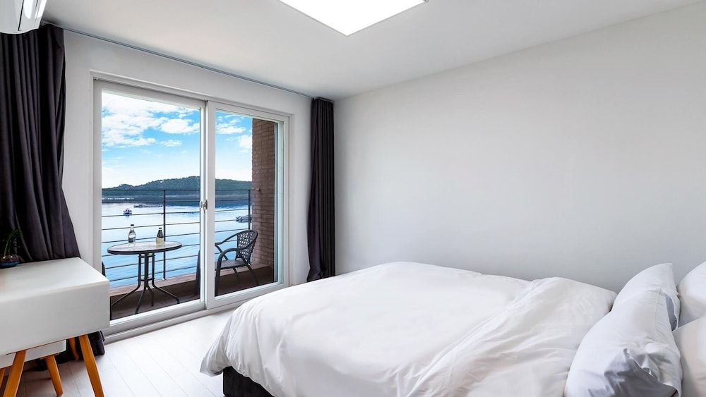 Tongyeong Fh365 Pension Basic Room, 1 Bedroom (201 (Ocean view))
