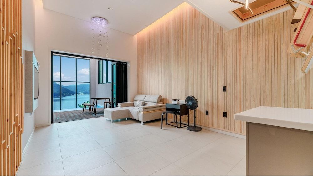 Tongyeong Saryangdo Elphis36 Poolvilla Basic Room, 1 Bedroom (201) 7