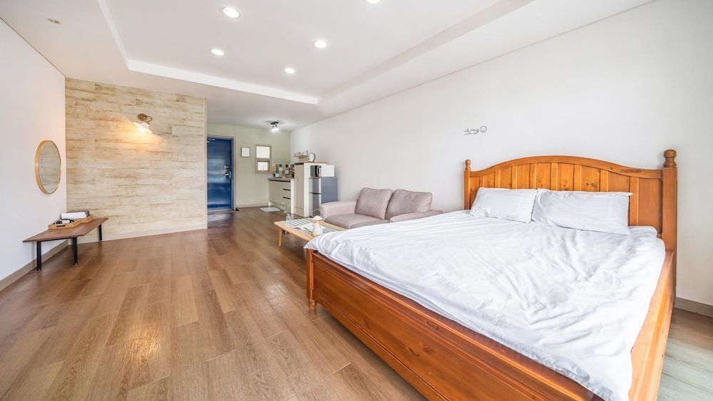 Tongyeong Maremio Oceanview Pension Basic Room, 1 Bedroom (103 (Oceanview)) 2