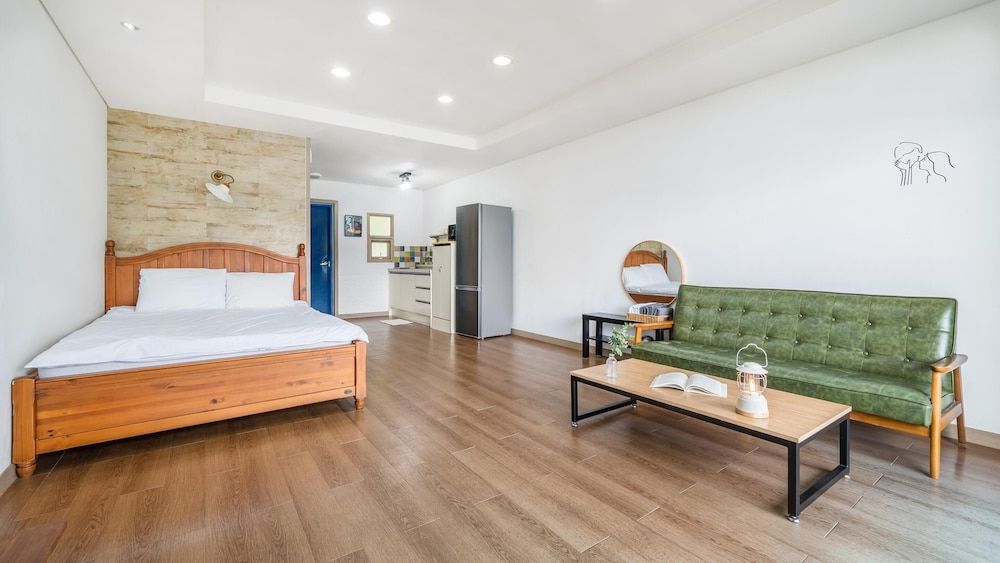 Tongyeong Maremio Oceanview Pension Basic Room, 1 Bedroom (102 (Oceanview)) 2