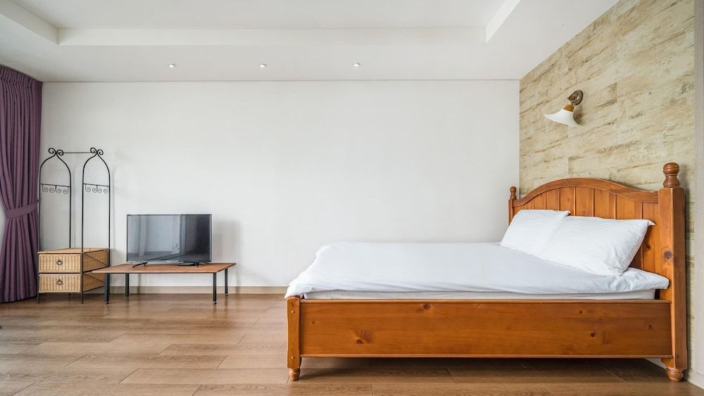 Tongyeong Maremio Oceanview Pension Basic Room, 1 Bedroom (102 (Oceanview)) 3