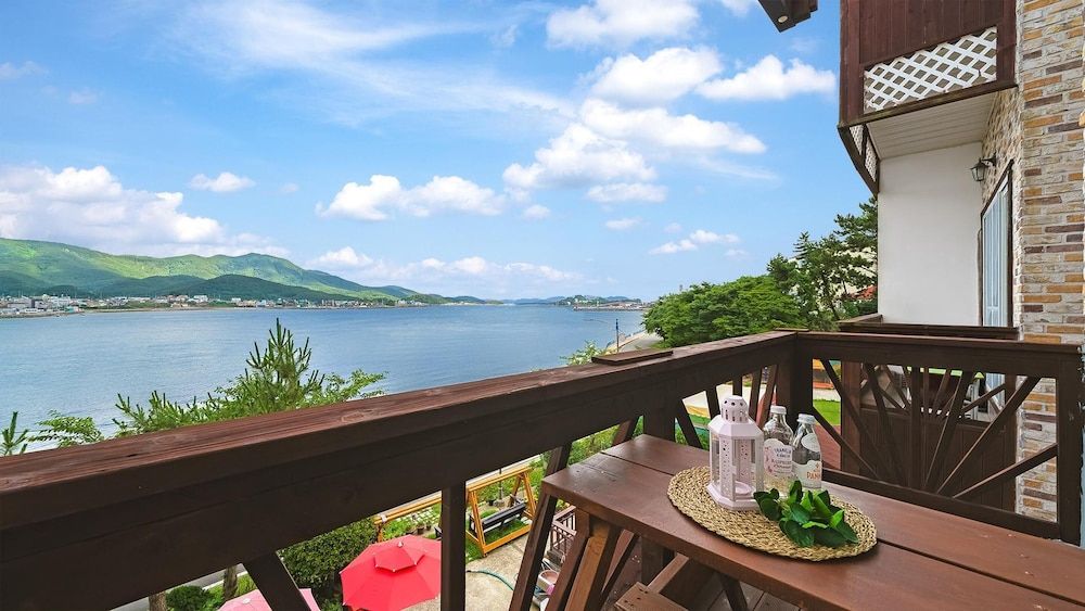 Tongyeong Hwanggeumbada Pension Basic Room, 1 Bedroom (203(Oceanview)) 5