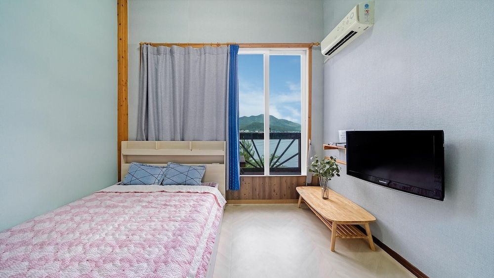 Tongyeong Hwanggeumbada Pension Basic Room, 1 Bedroom (203(Oceanview))
