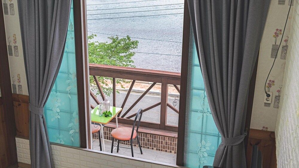 Tongyeong Hwanggeumbada Pension Basic Room, 1 Bedroom (201(Oceanview)) 4
