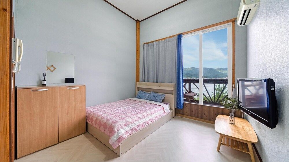 Tongyeong Hwanggeumbada Pension Basic Room, 1 Bedroom (203(Oceanview)) 2