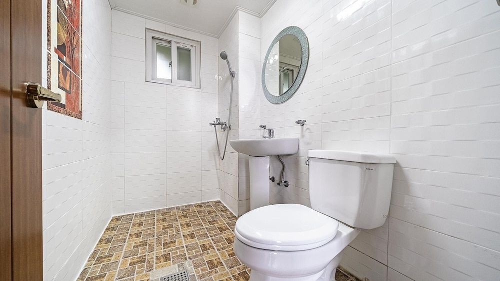 Tongyeong Hwanggeumbada Pension Basic Room, 1 Bedroom (203(Oceanview)) 9