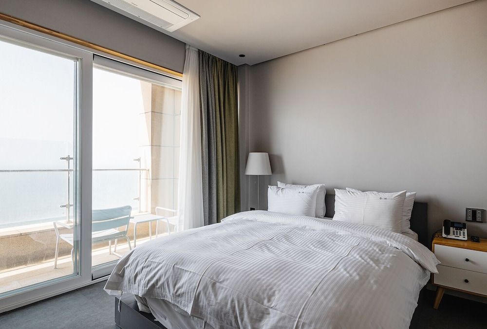 Day Nice Hotel Rooftop Lounge, Ocean View