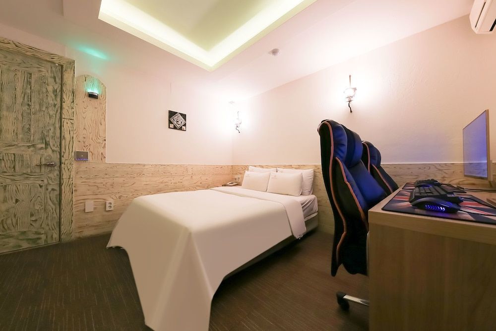 undefined Hotel BOBOS 9