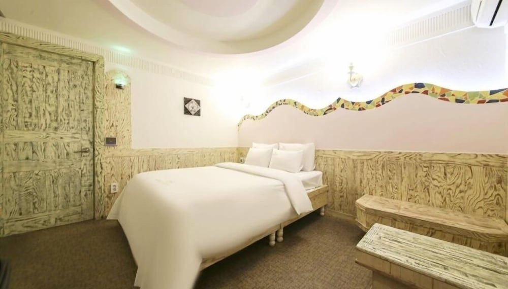 undefined Hotel BOBOS 4