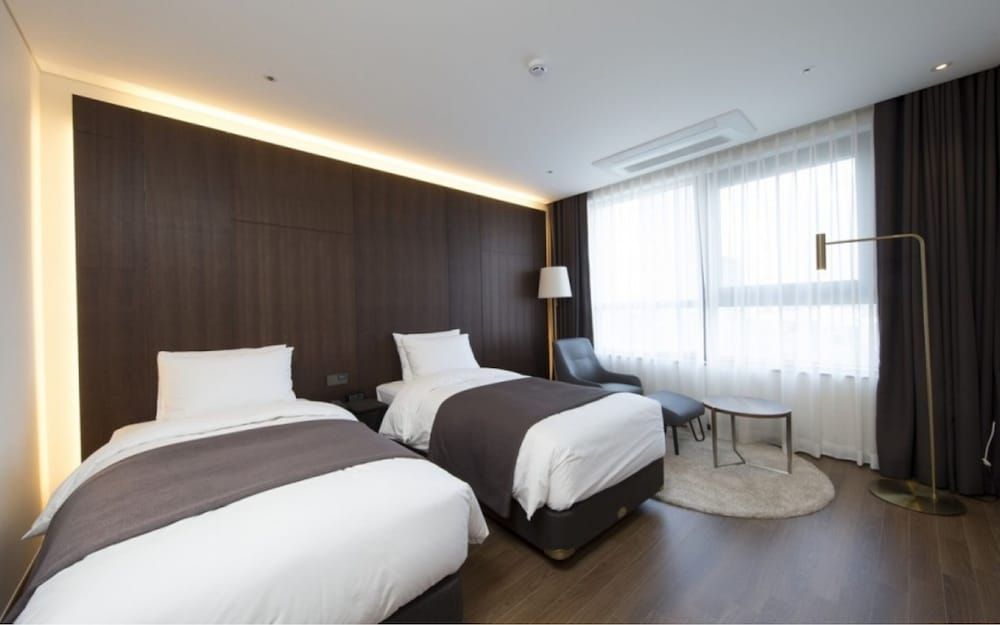 undefined Ramada by Wyndham Daejeon 8
