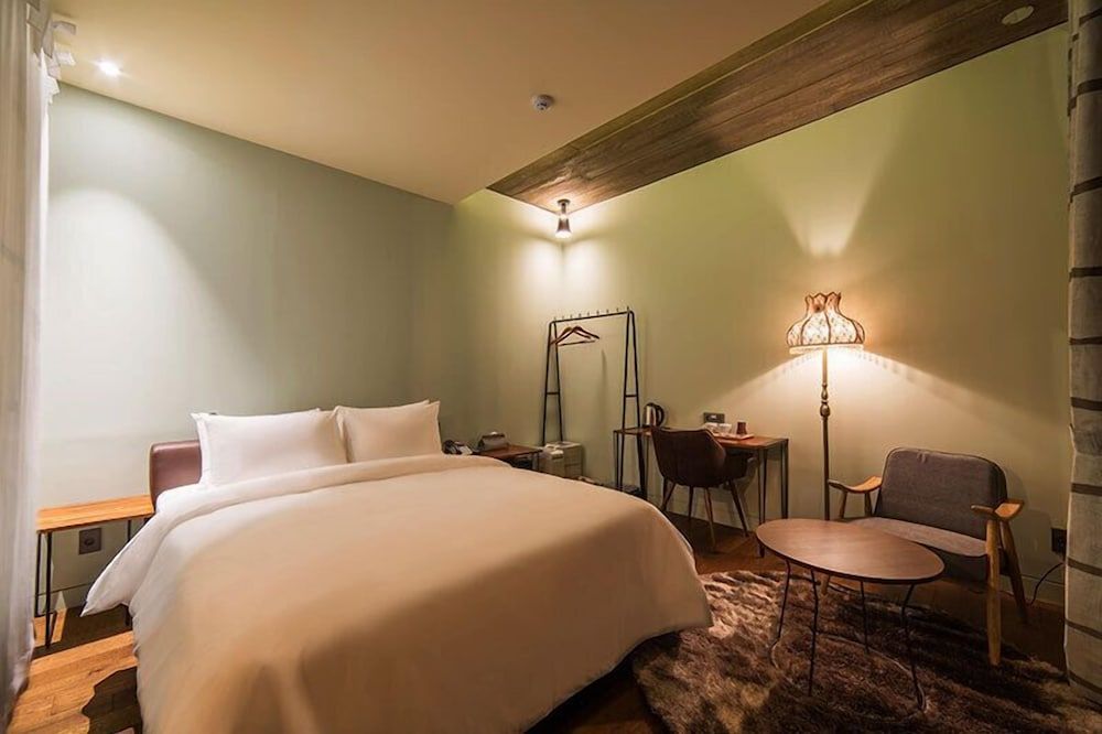 Hotel March Standard Room 6