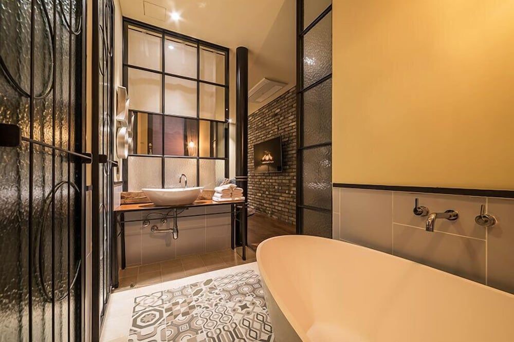 Hotel March Standard Room 8