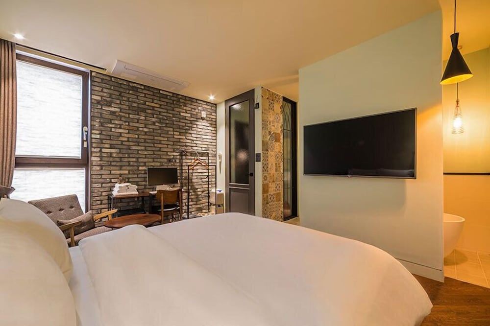 Hotel March Standard Room