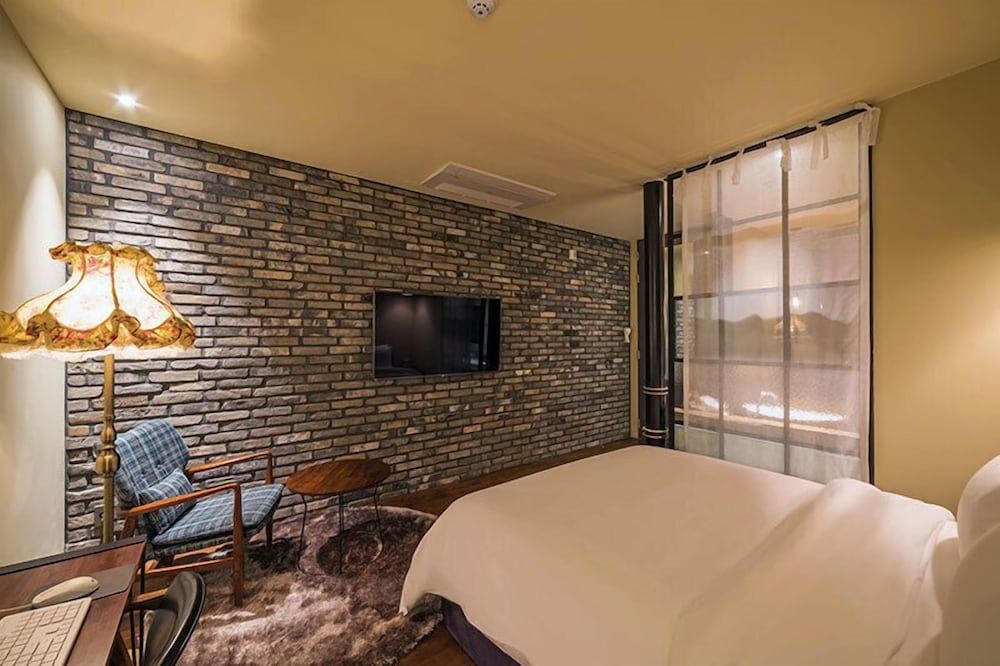 Hotel March Standard Room 9