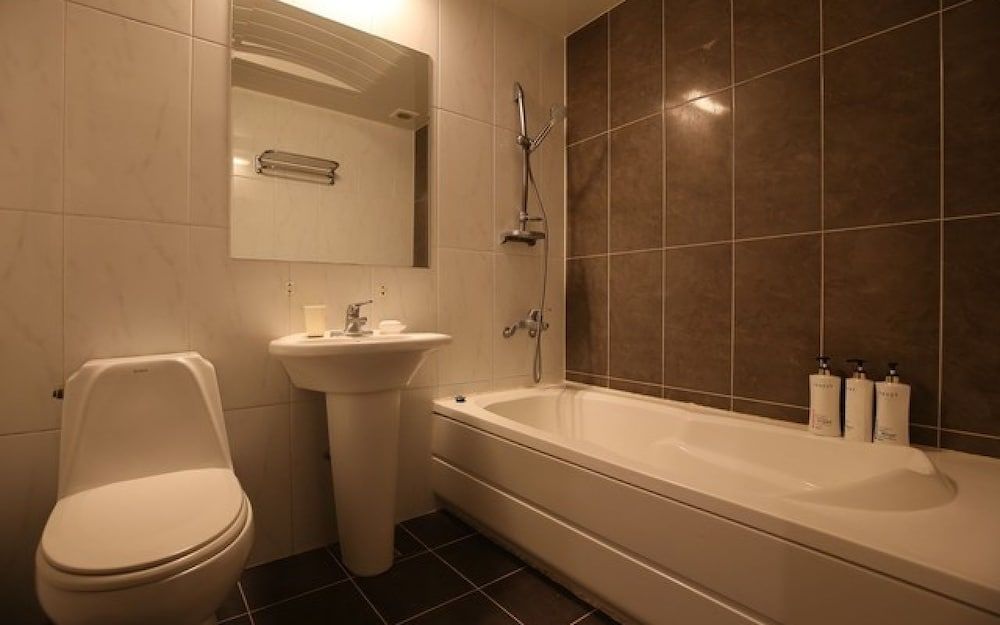 undefined Hera Motel 5