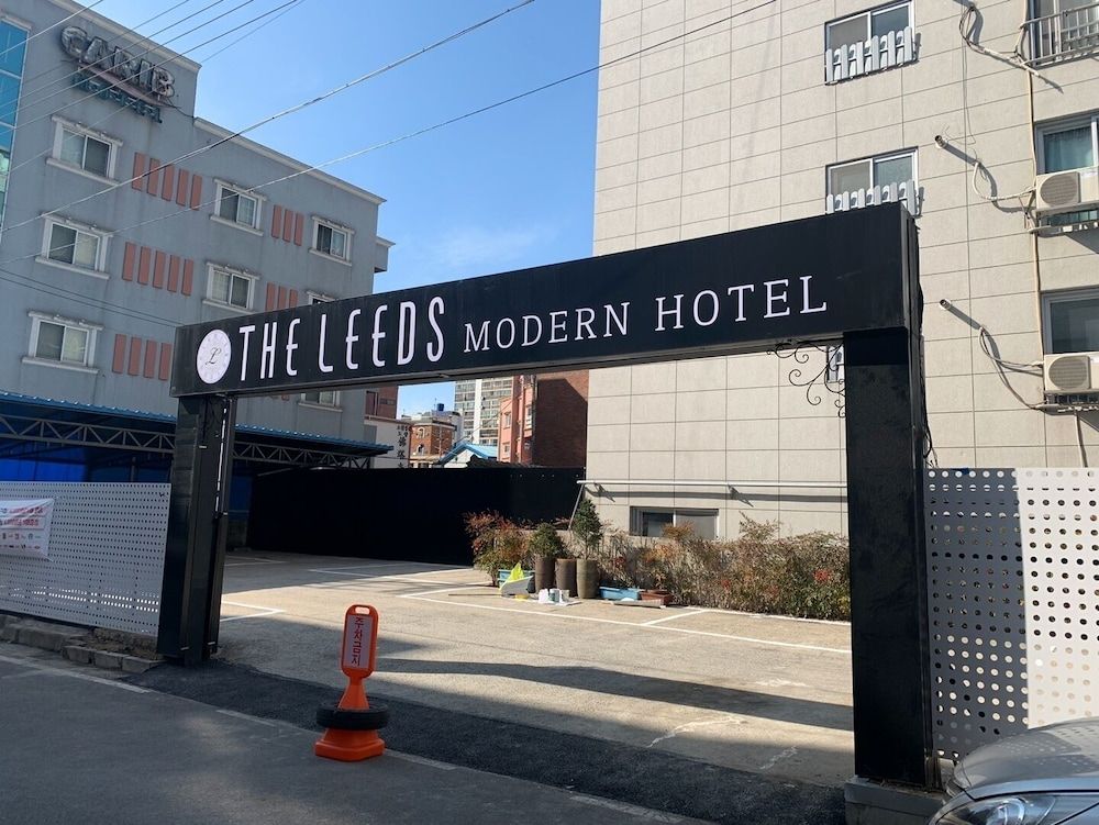 undefined The Leeds Hotel 4