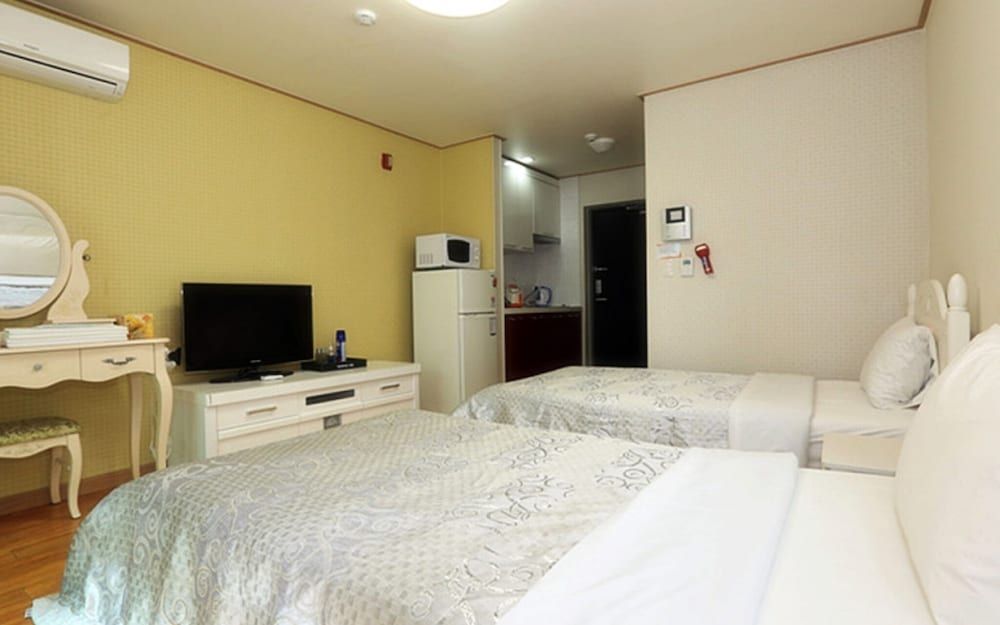 undefined Ian Residence 8