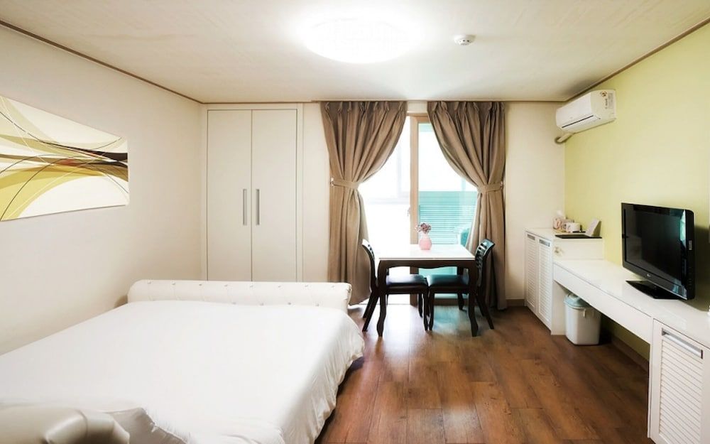 undefined Ian Residence 9