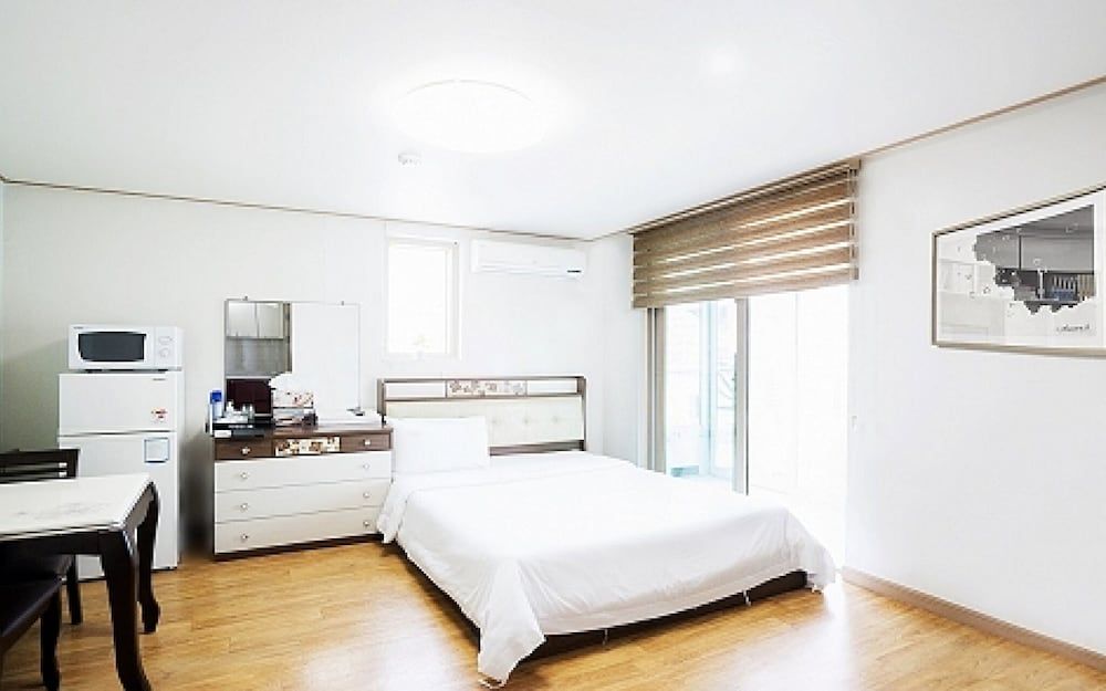 undefined Ian Residence 7