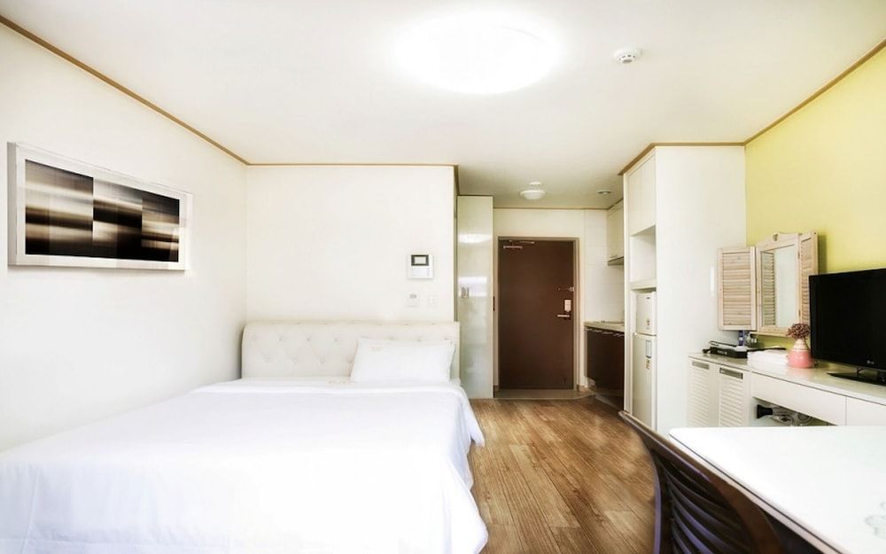 undefined Ian Residence 10