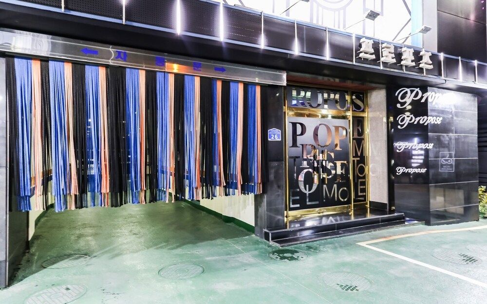 undefined Daejeon Yongmun Propose 8