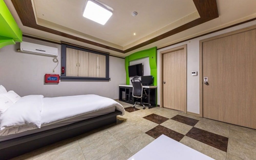 undefined Daejeon Yongjeon Limousine 5