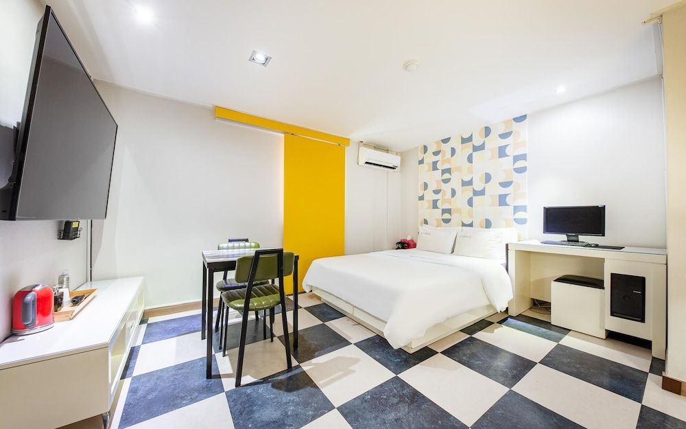 Daejeon Eunhaeng Jawoori Room (Deluxe (Netflix Deluxe Room Random))