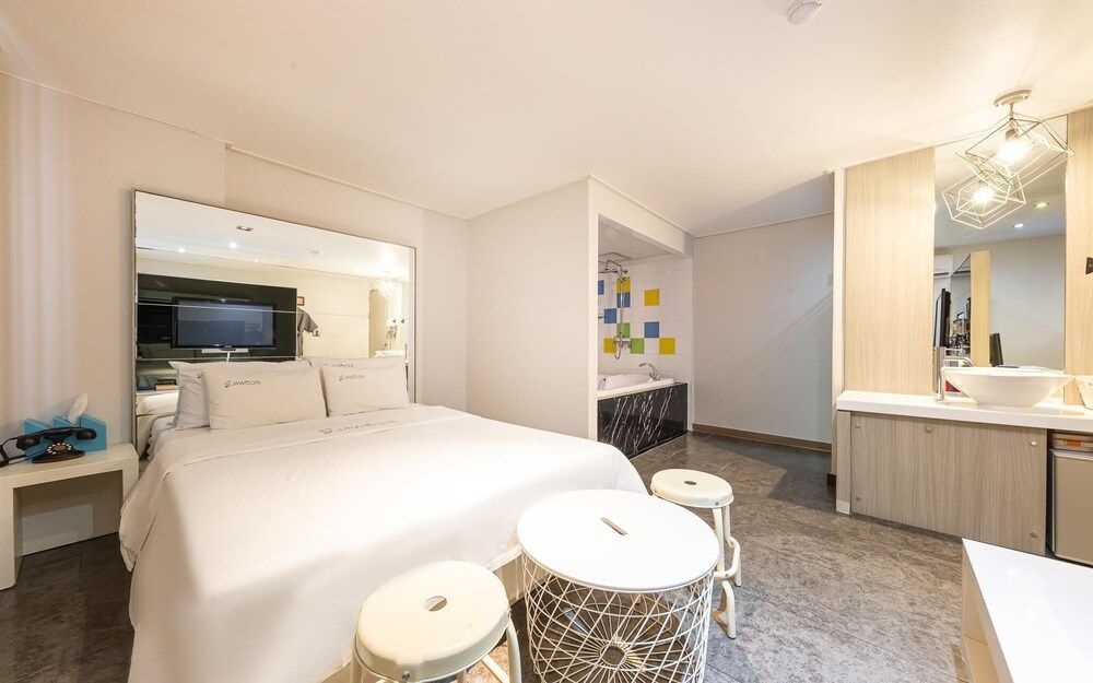 Daejeon Eunhaeng Jawoori Room (Suite (One Bed Netflix available)) 3