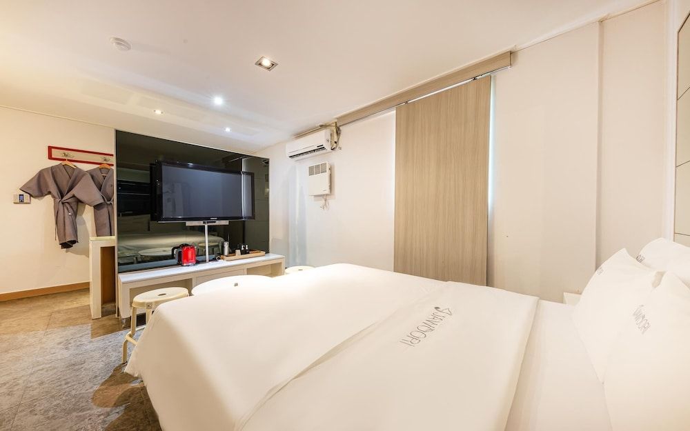 Daejeon Eunhaeng Jawoori Room (Suite (One Bed Netflix available)) 5