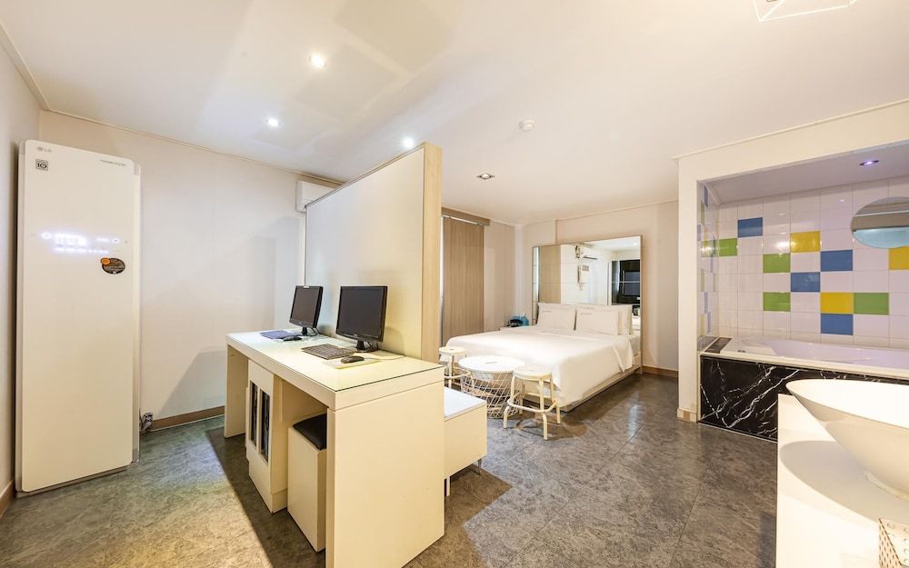 Daejeon Eunhaeng Jawoori Room (Suite (One Bed Netflix available))