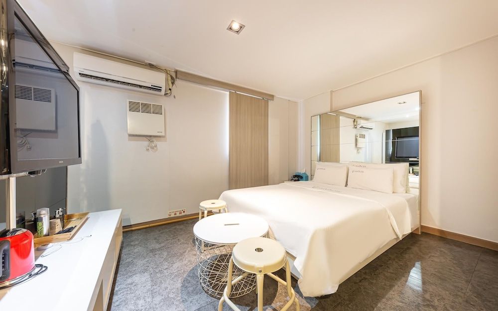 Daejeon Eunhaeng Jawoori Room (Suite (One Bed Netflix available)) 2