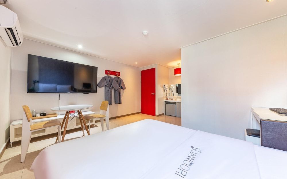 Daejeon Eunhaeng Jawoori Room (Deluxe (Netflix Deluxe Room Random)) 5