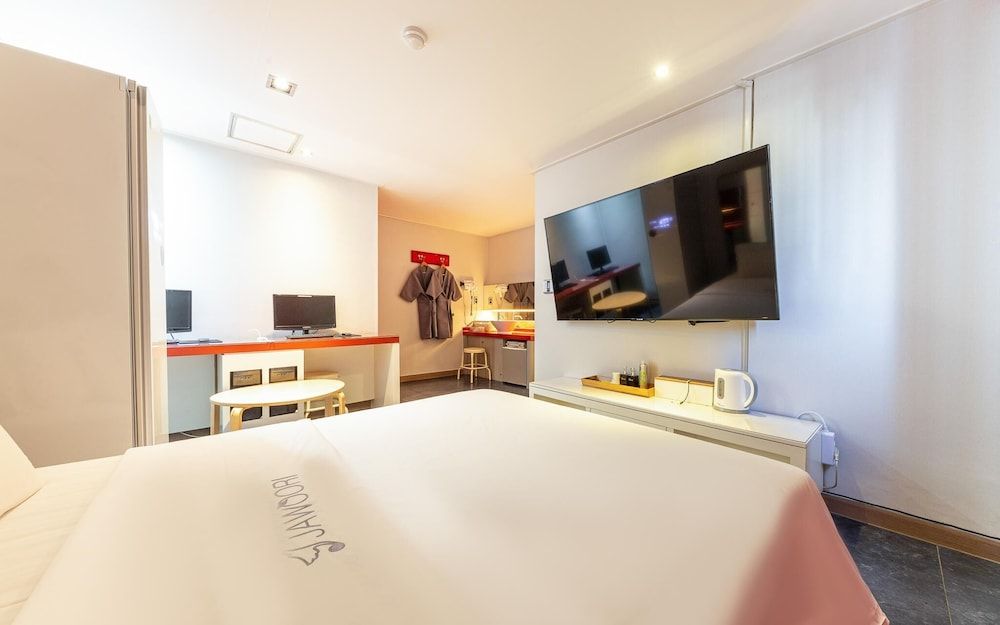Daejeon Eunhaeng Jawoori Room (Junior Suite (one bed styler Netflix ) 3