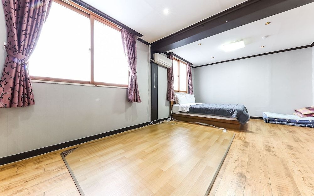 Daejeon Daeheung Mong Room (Korean Style room (Netflix viewing av) 2